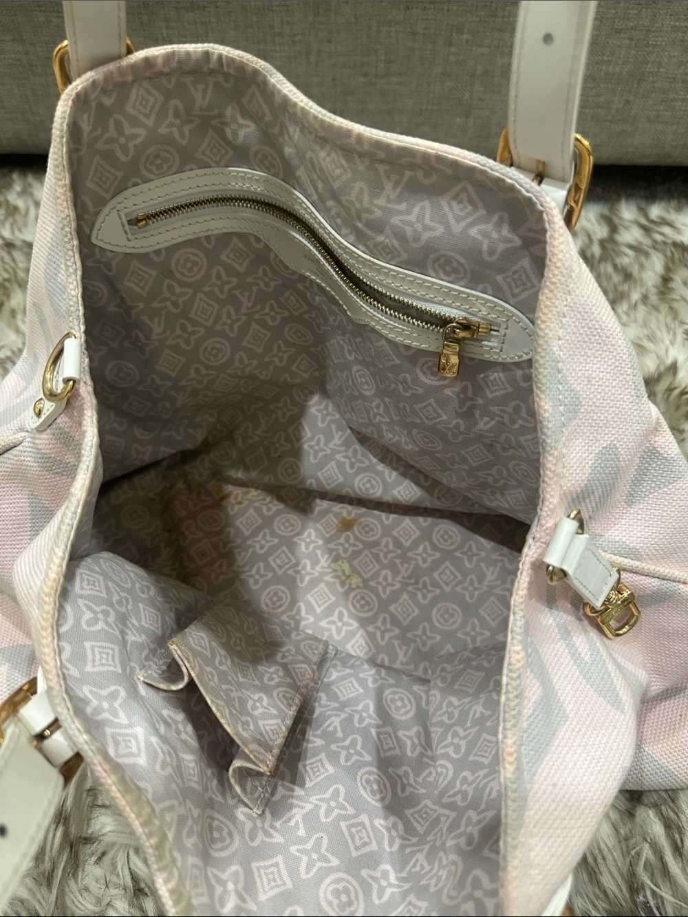 LOUIS VUITTON LIMITED EDITION Blush Pink Canvas Tote with White Leather Trim - Picture 8 of 10